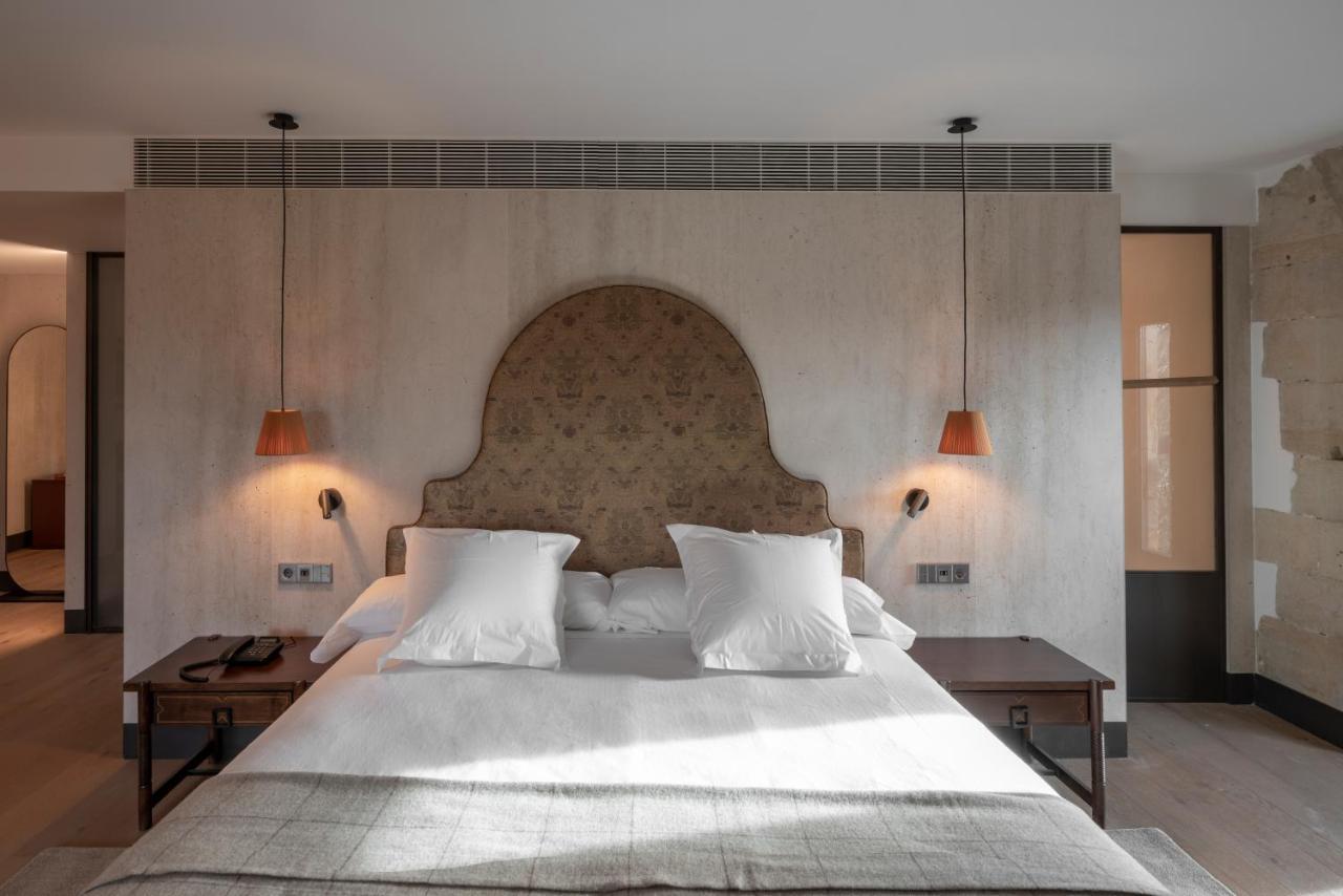 Parador De Turismo De Леон Екстер'єр фото A bedroom at the hotel