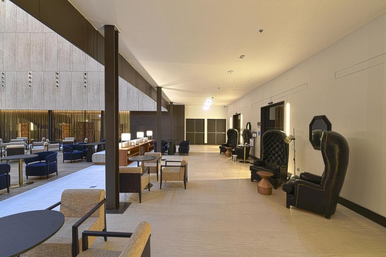 Parador De Turismo De Леон Екстер'єр фото The lounge at the airport