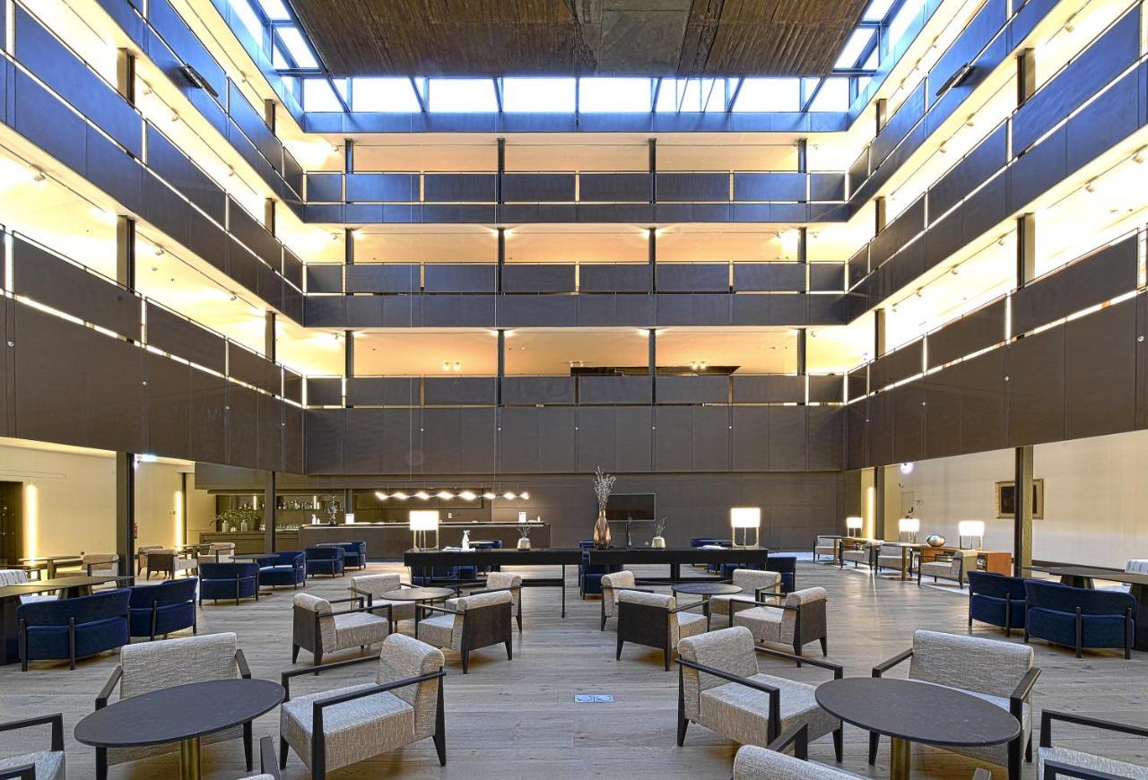 Parador De Turismo De Леон Екстер'єр фото The interior of the hotel