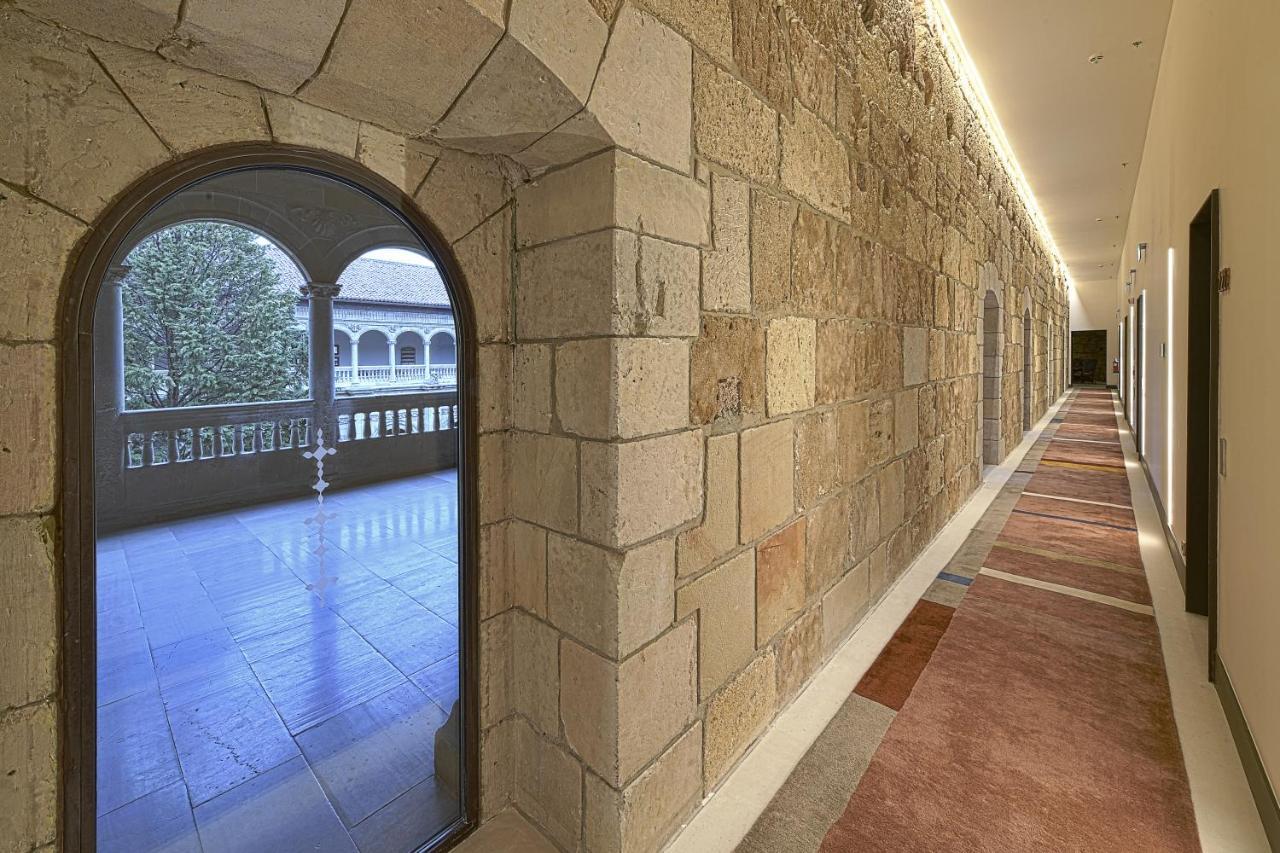 Parador De Turismo De Леон Екстер'єр фото Interior of the hotel