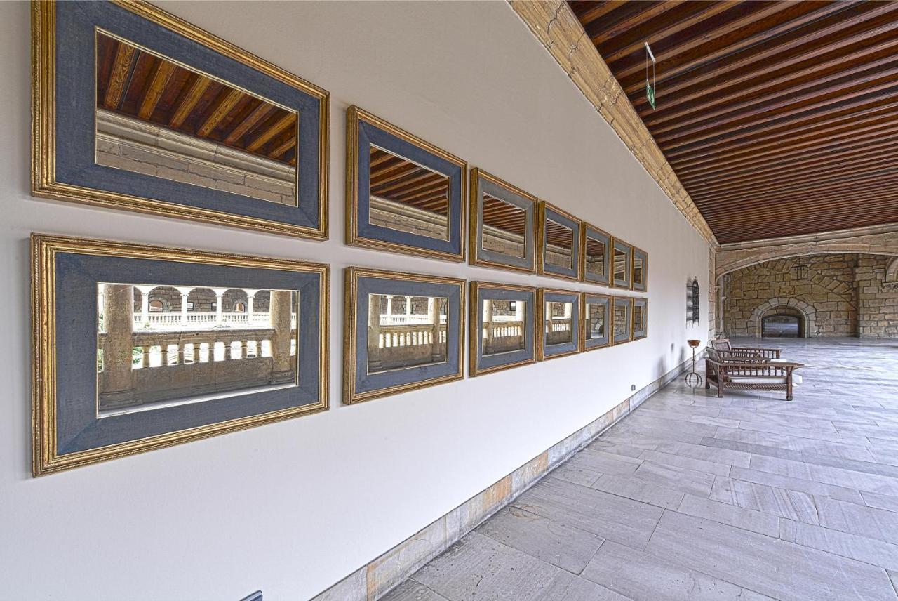 Parador De Turismo De Леон Екстер'єр фото The interior of the museum