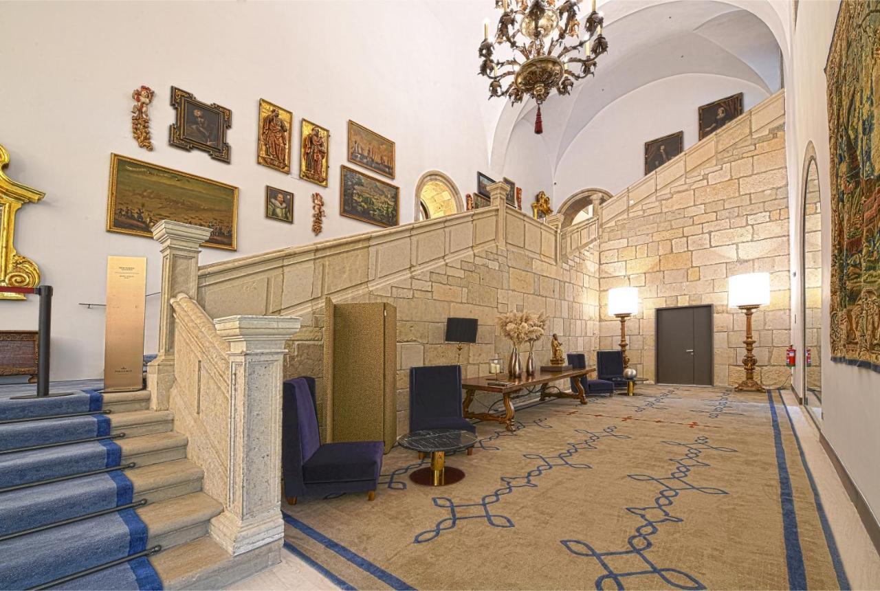 Parador De Turismo De Леон Екстер'єр фото The interior of the hotel