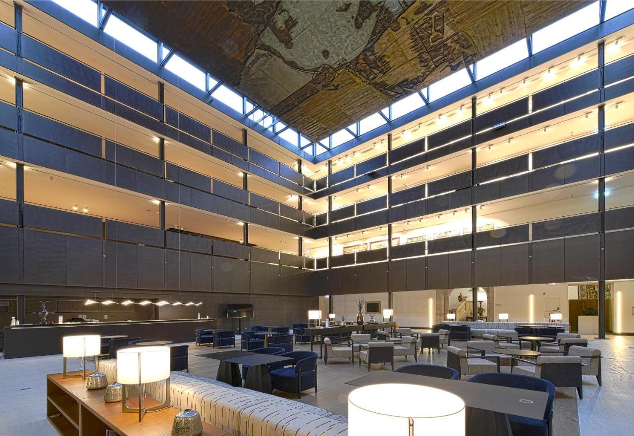 Parador De Turismo De Леон Екстер'єр фото The interior of the hotel