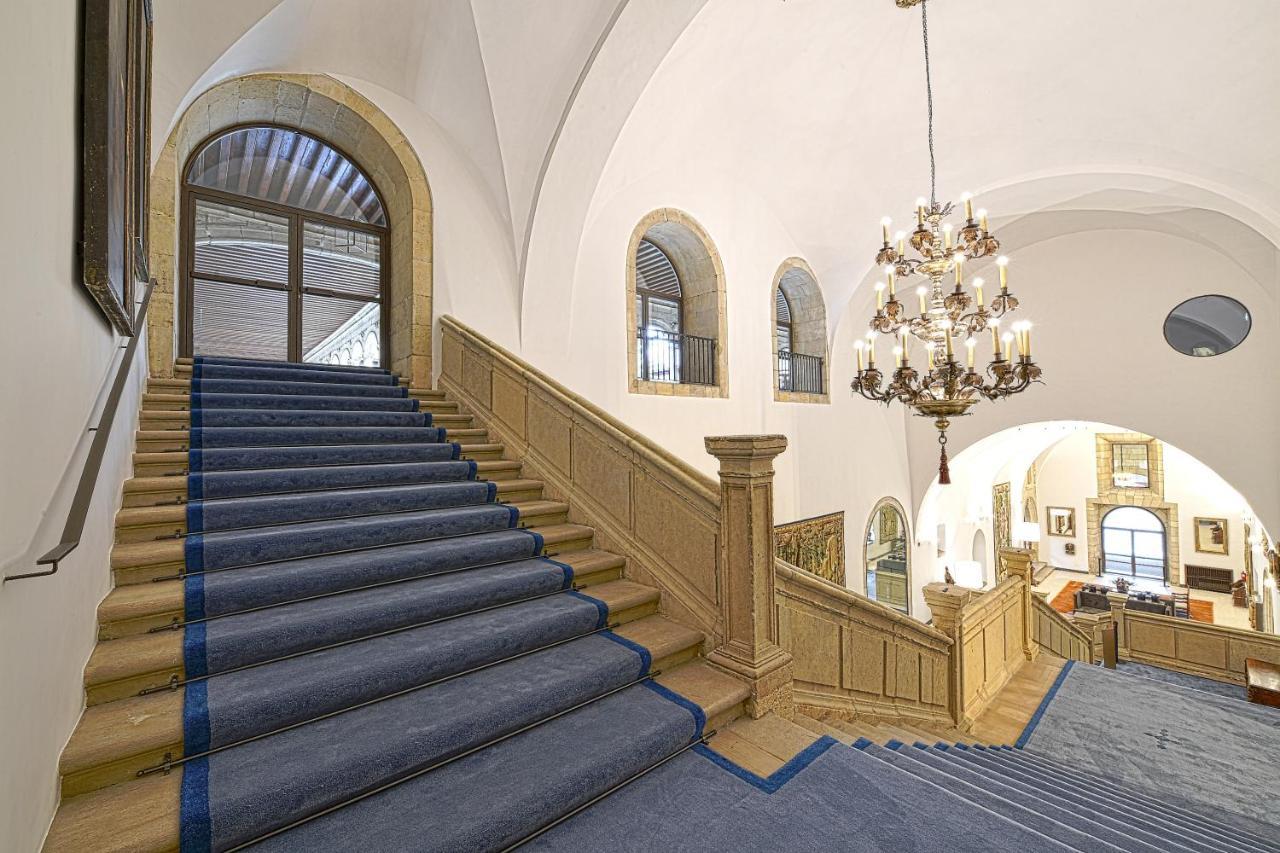 Parador De Turismo De Леон Екстер'єр фото Interior of the German National Museum of Economics