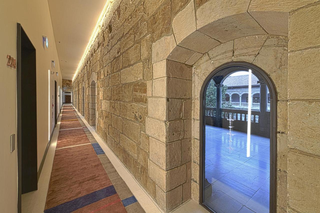Parador De Turismo De Леон Екстер'єр фото Interior of the hotel