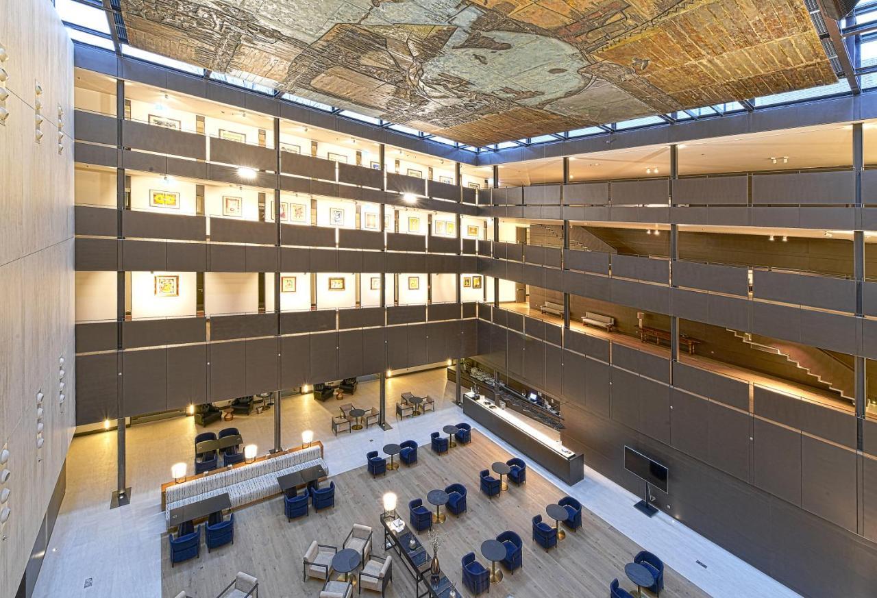 Parador De Turismo De Леон Екстер'єр фото The atrium of the new building